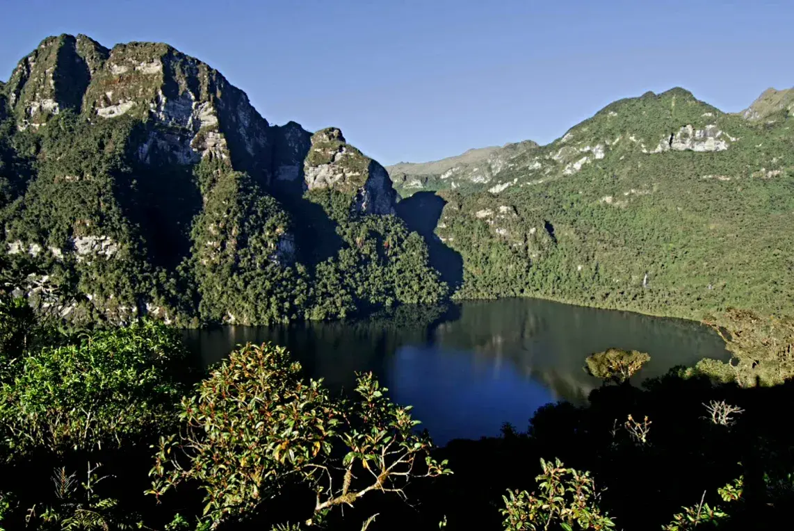 Tours laguna de los cóndores en chachapoyas